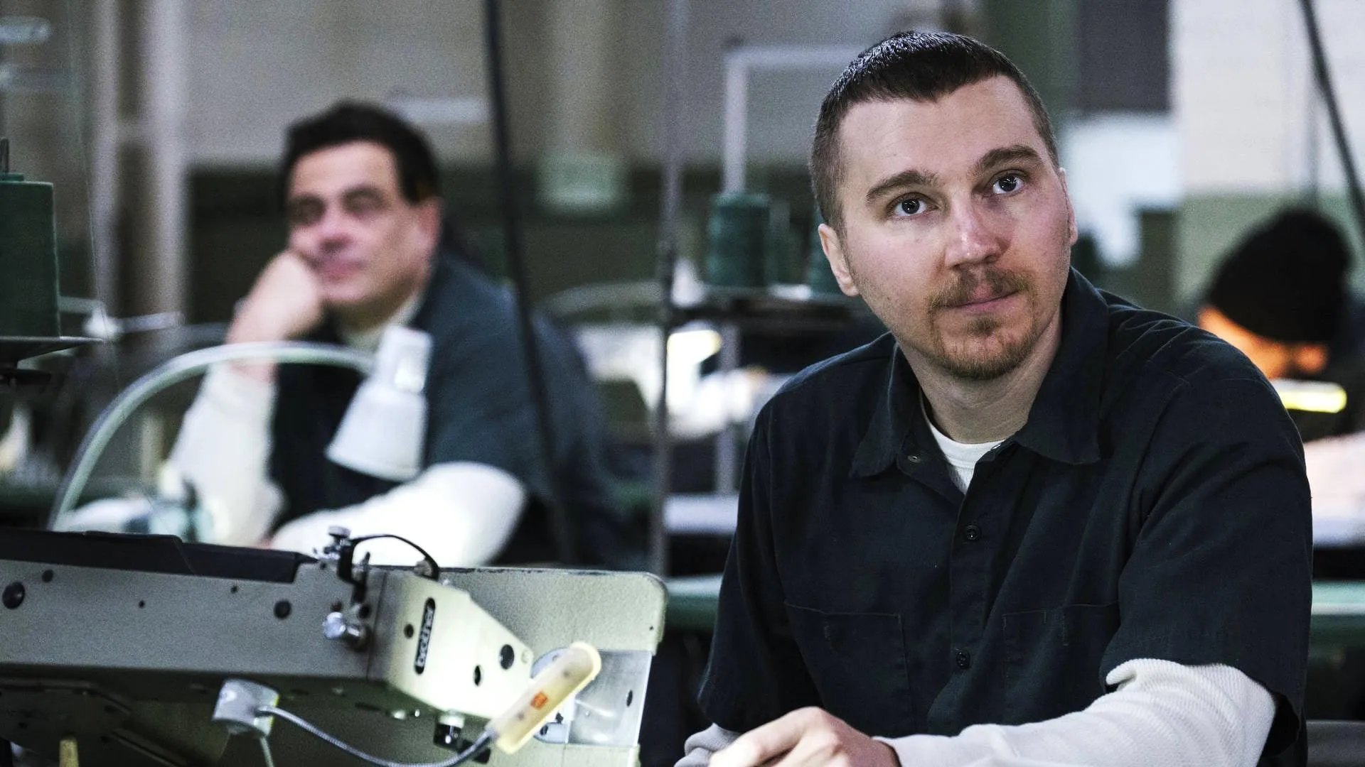 Szenenbild von Escape at Dannemora: Paul Dano macht das Beste aus seiner Zeit hinter Gittern.