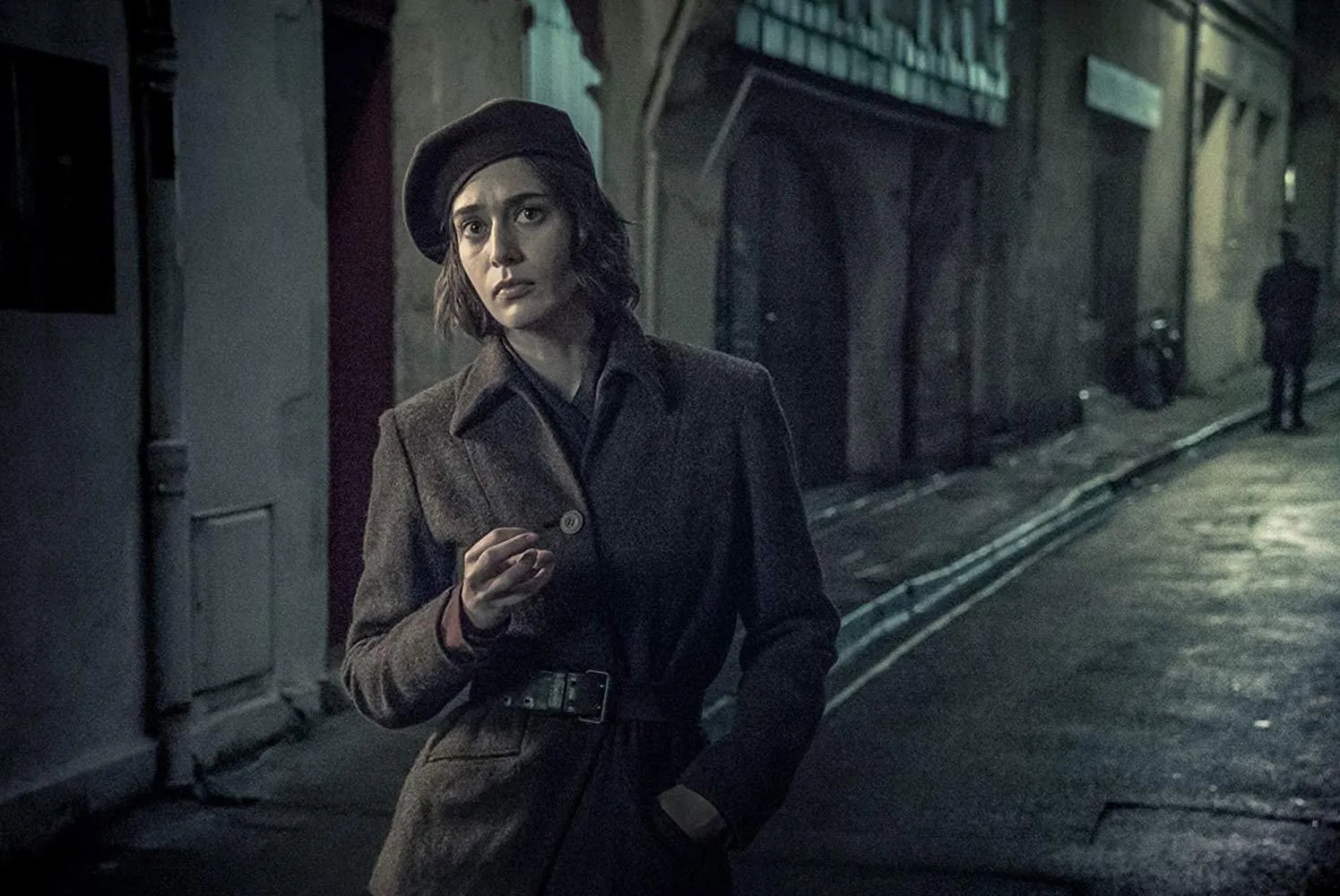 Lizzy Caplan bringt einen Hauch von Hollywood in Das Boot...