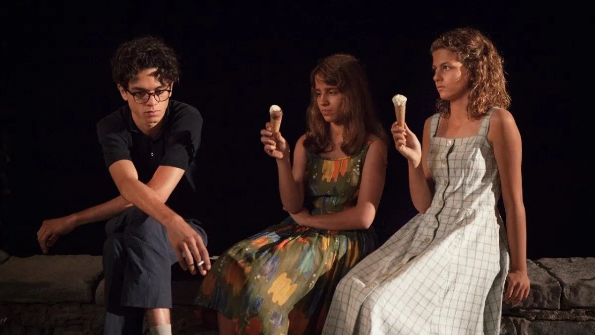 Szenenbild von My Brilliant Friend: Lenu (Margherita Mazzucco) darf das süße Leben genießen.