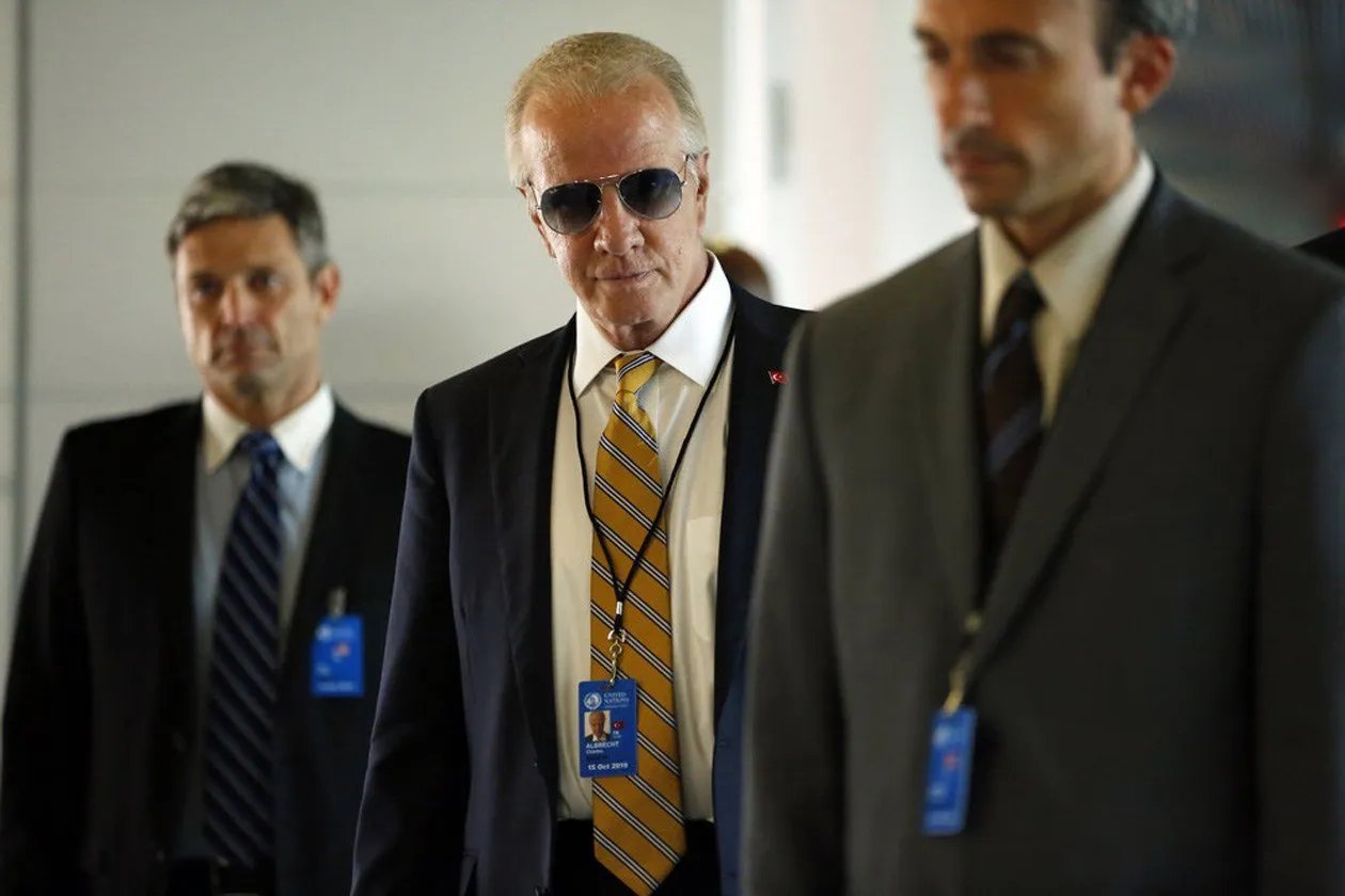 Szenenbild der Blacklist-Episode The Corsican.
