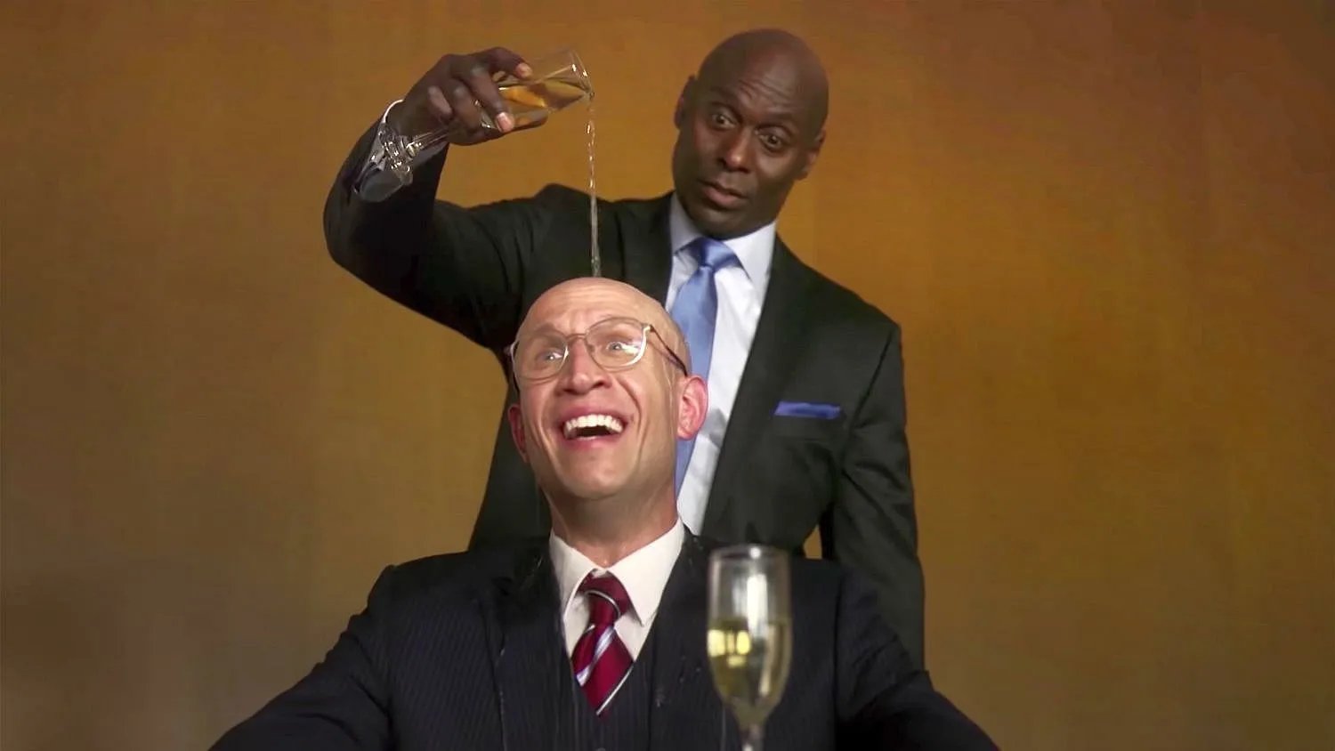 Szenenbild von Corporate: Lance Reddick als teuflischer Geschäftsmann Christian DeVille.