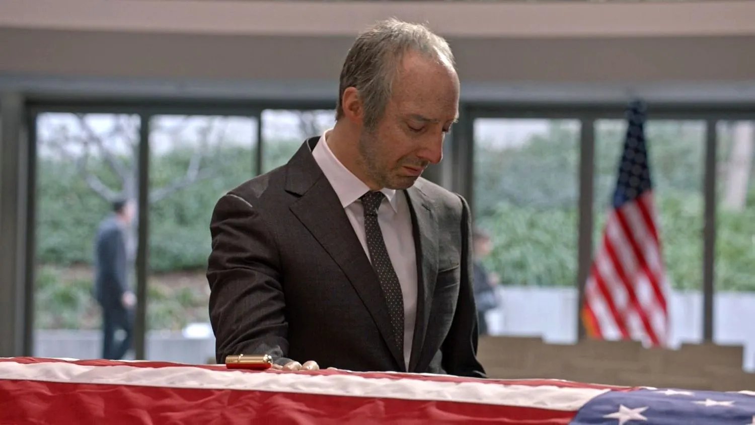 Ausschnitt vom Veep-Finale: Gary (Tony Hale) trauert um seine beste Freundin.