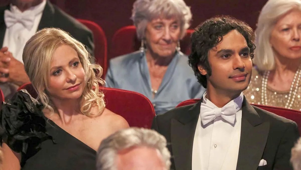 Das große Serienfinale von The Big Bang Theory: Raj (Kunal Nayyar) mit seinem prominenten Date Sarah Michelle Gellar.
