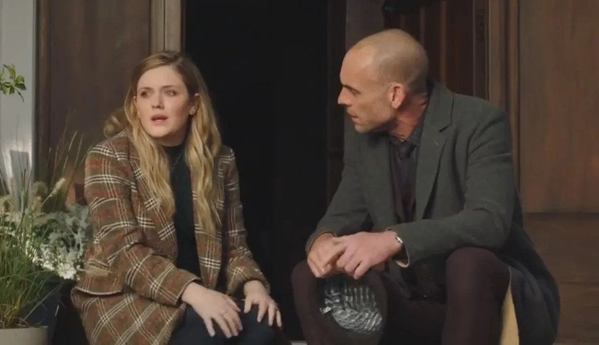Harriet Dyer und Paul Blackthorne in „The InBetween%26quot,