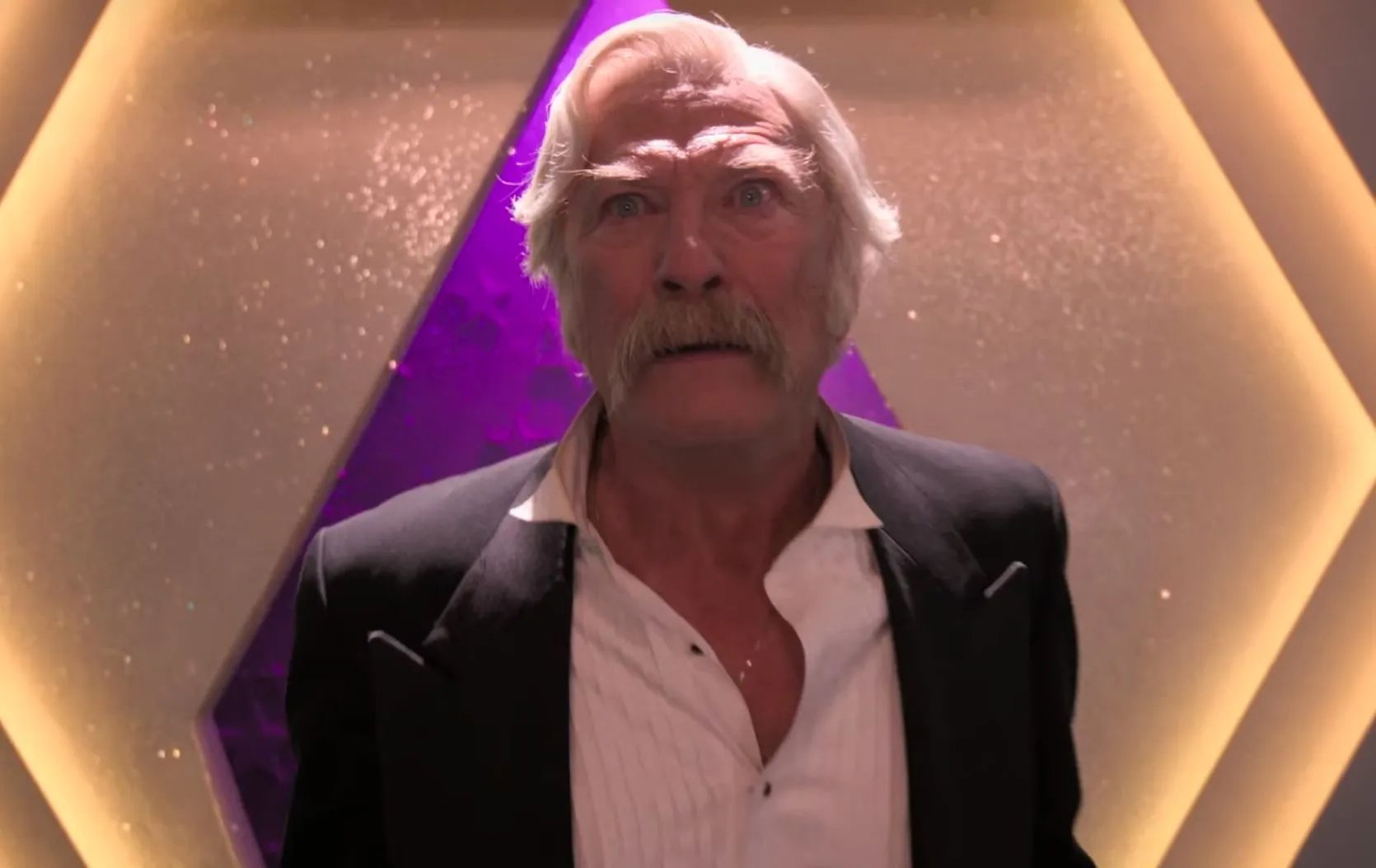 Ted Levine spielt in On Becoming a God in Central Florida den Erfinder eines Schneeballsystems...