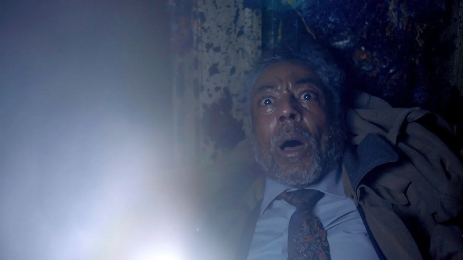Screenshot aus Creepshow: Sogar Giancarlo Esposito macht mit beim Laientheater...