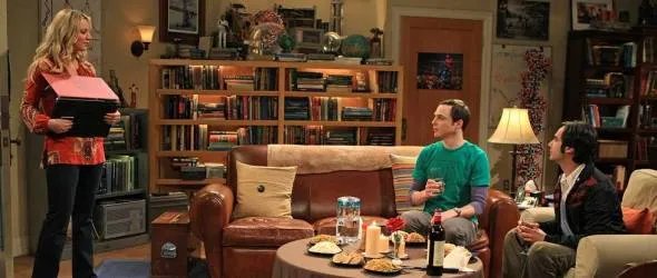 Penny (Kelly Cuoca) wollte eigentlich nur das neue W-Lan-Passwort; bleibt dann jedoch bei Raj und Sheldon hängen. Mit unerwarteten Konsequenzen... © CBS