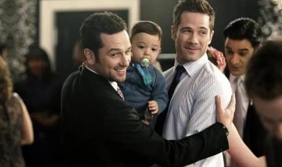 Happy End zum Staffel-/Serienfinale: Kevin und Scotty &copy; 2011 ABC
