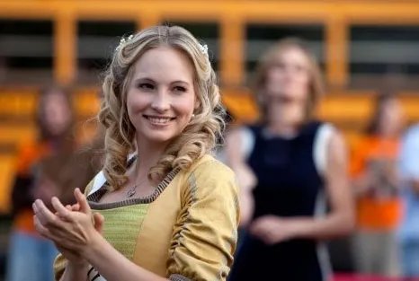 Wird von der Gebissenen zur Beißenden: Caroline; im Bild noch am Ende der ersten Staffel %26bdquo;The Vampire Diaries%26ldquo; &copy; 2010 CW Television Network
