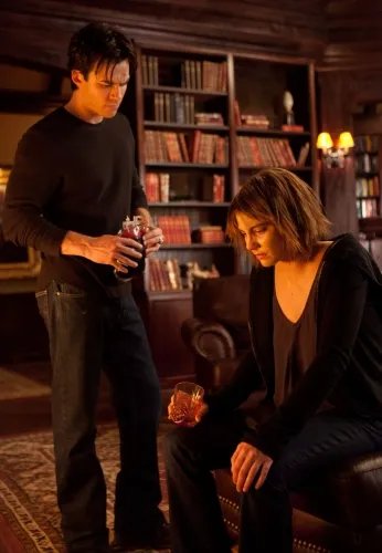Rose hat ihren Zweck erfüllt: %26bdquo;Vampire Diaries%26ldquo;-Szene mit Ian Somerhalder und Lauren Cohan © 2011 The CW