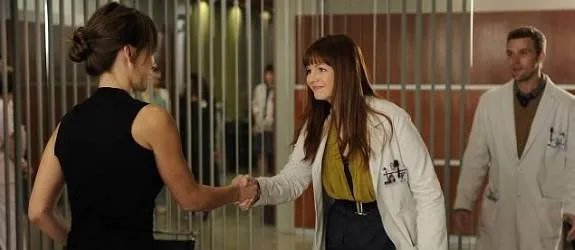 %26bdquo;Gestatten: 13%26ldquo;Dr. Hadley (Olivia Wilde) trifft auf Martha Masters &copy;%26nbsp;FOX