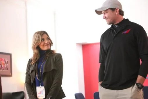 Callie Thorne und Marc Blucas in %26bdquo;Necessary Roughness%26ldquo; © USA Network
