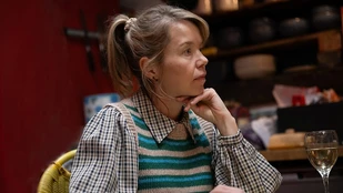 Anna Maxwell Martin als Leanne Amobi