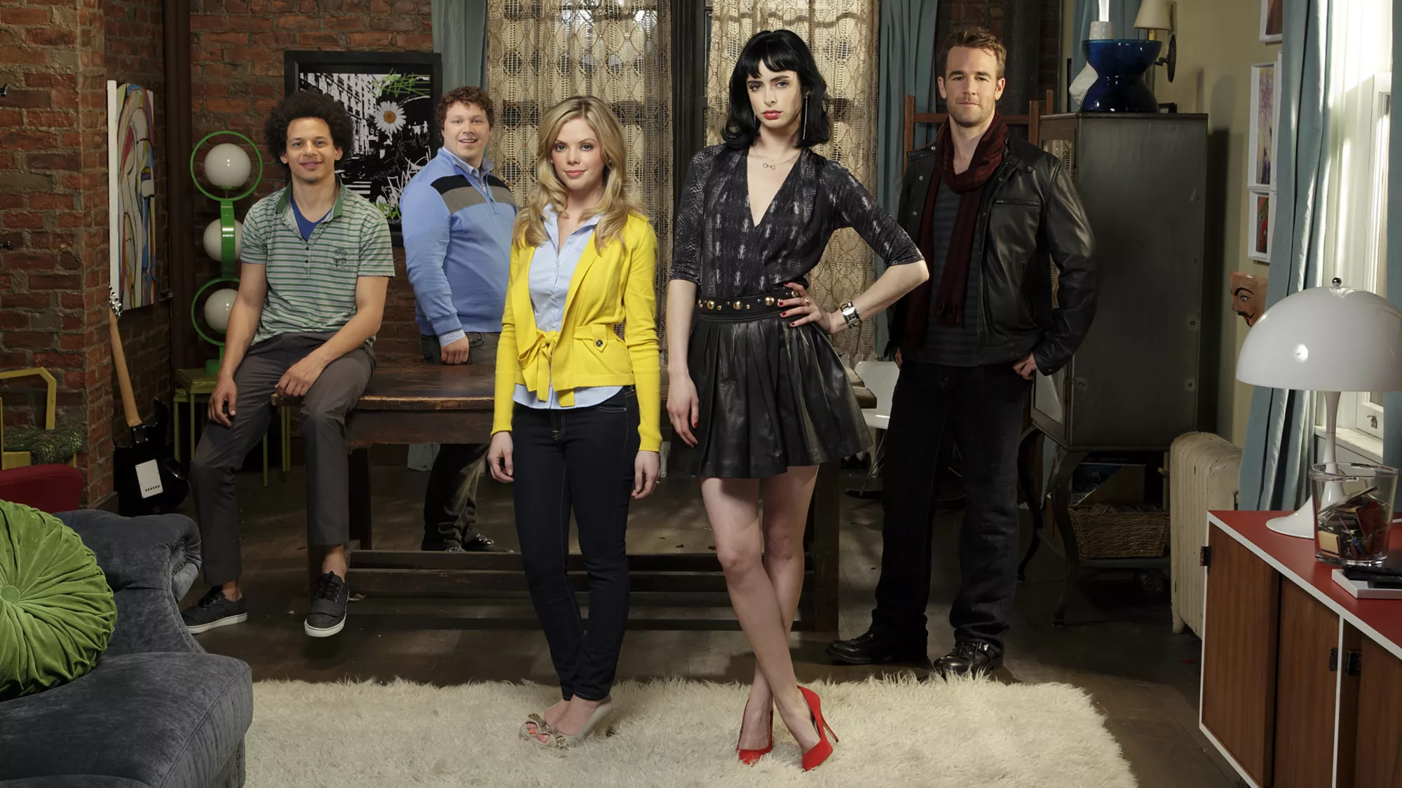 Don't Trust the B---- in Apartment 23 - Episodenguide, Streams & News zur Serie