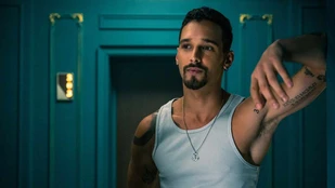 Joel Sánchez als Bruce