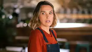 Sally Bretton als Martha Lloyd