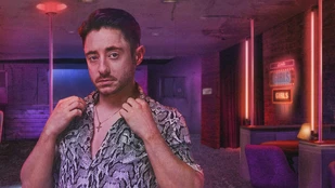 Ryan Sampson als Tommo