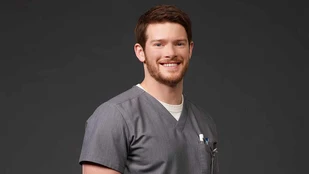 Alex MacNicoll als Dr. Markus