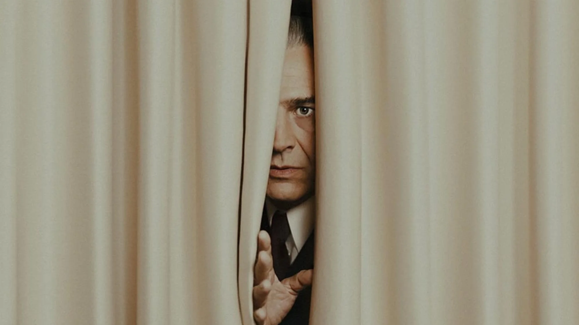 Cristobal Balenciaga - Streams, Episodenguide und News zur Serie