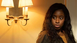 Kirby Howell-Baptiste als Officer