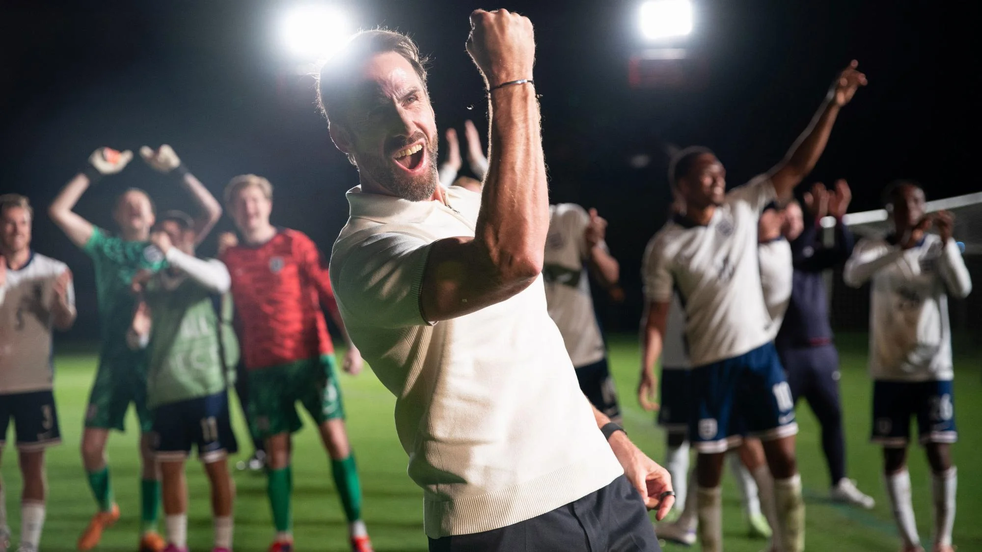 Dear England - Episodenguide und News zur Serie