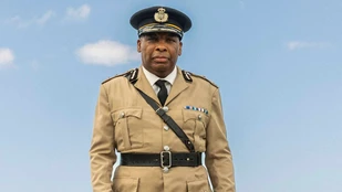 Don Warrington als Commissioner Selwyn Patterson