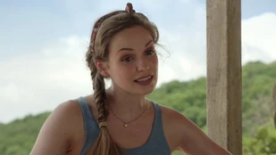 Grace Stone als Siobhan Mooney