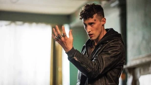 Sam Howard Sneyd als Silas