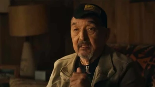 Graham Greene als Skully