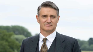 Tom Chambers als Inspector Sullivan