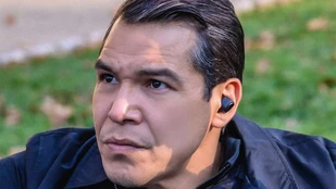 Nathaniel Arcand als Clinton Skye