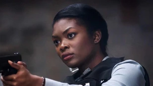 Ebonee Noel als Special Agent Kristen Chazal