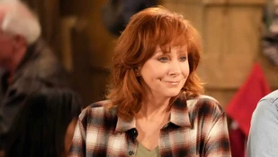 Reba McEntire als Bobbie
