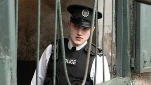 Finnian Garbutt als PC Ryan Power