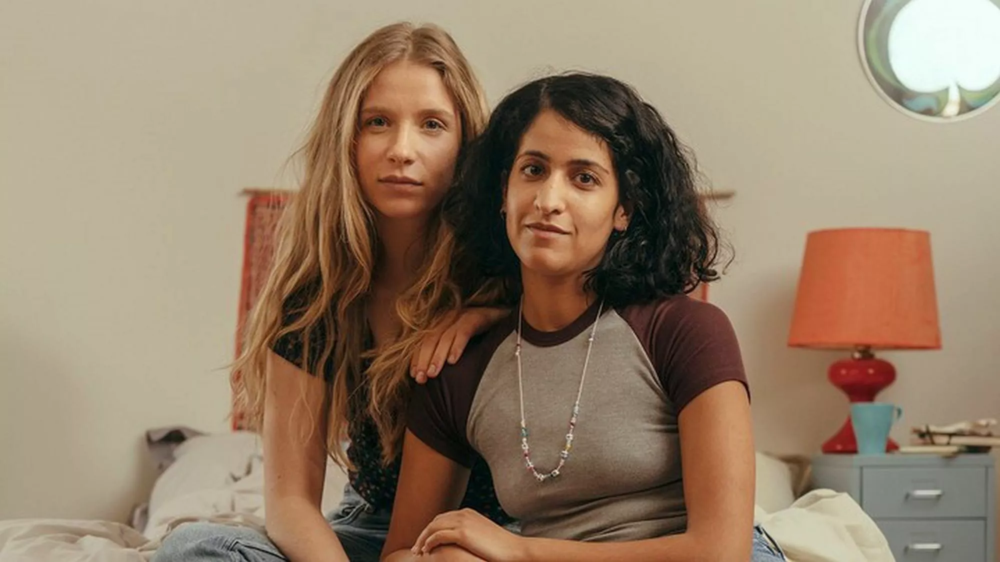 Loving Her - Streams, Episodenguide und News zur Serie