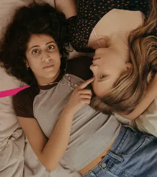 Loving Her Poster Staffel 1