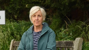Julie Hesmondhalgh als Suzanne