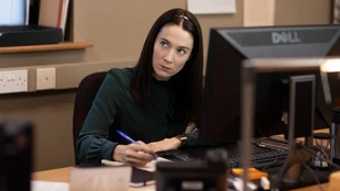 Siobhán Cullen als Elvira