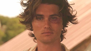 Chase Stokes als John B.