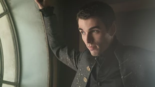 Corey Mylchreest als King George