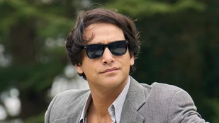 Luke Pasqualino als Bas
