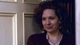 Katherine Parkinson als Lizzie