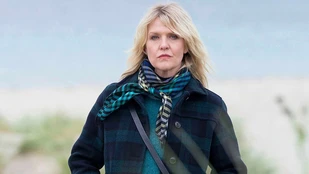 Ashley Jensen als Ruth