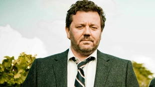 Neill Rea als Detective Senior Sergeant Mike Shepherd