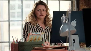 Rebekah Staton als Alice