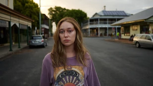 Alycia Debnam-Carey als Alice