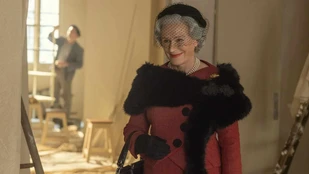 Glenn Close als Carmel Snow