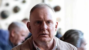 Robert Glenister als Tony