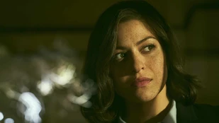 Alia Shawkat als Angela