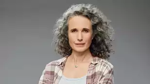 Andie MacDowell als Del